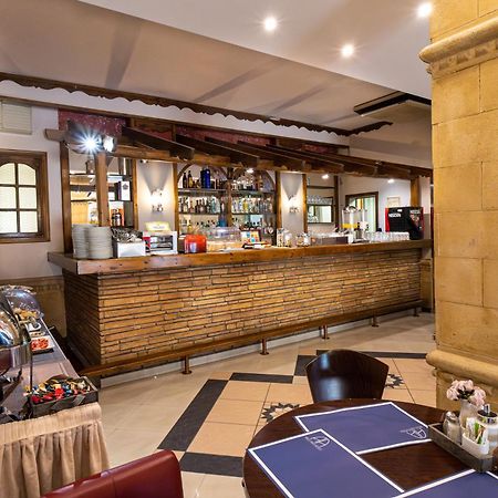 Argo Hotel Пирей Экстерьер фото