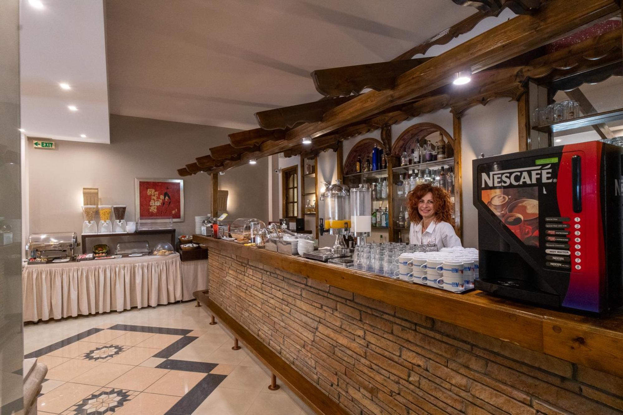 Argo Hotel Пирей Экстерьер фото