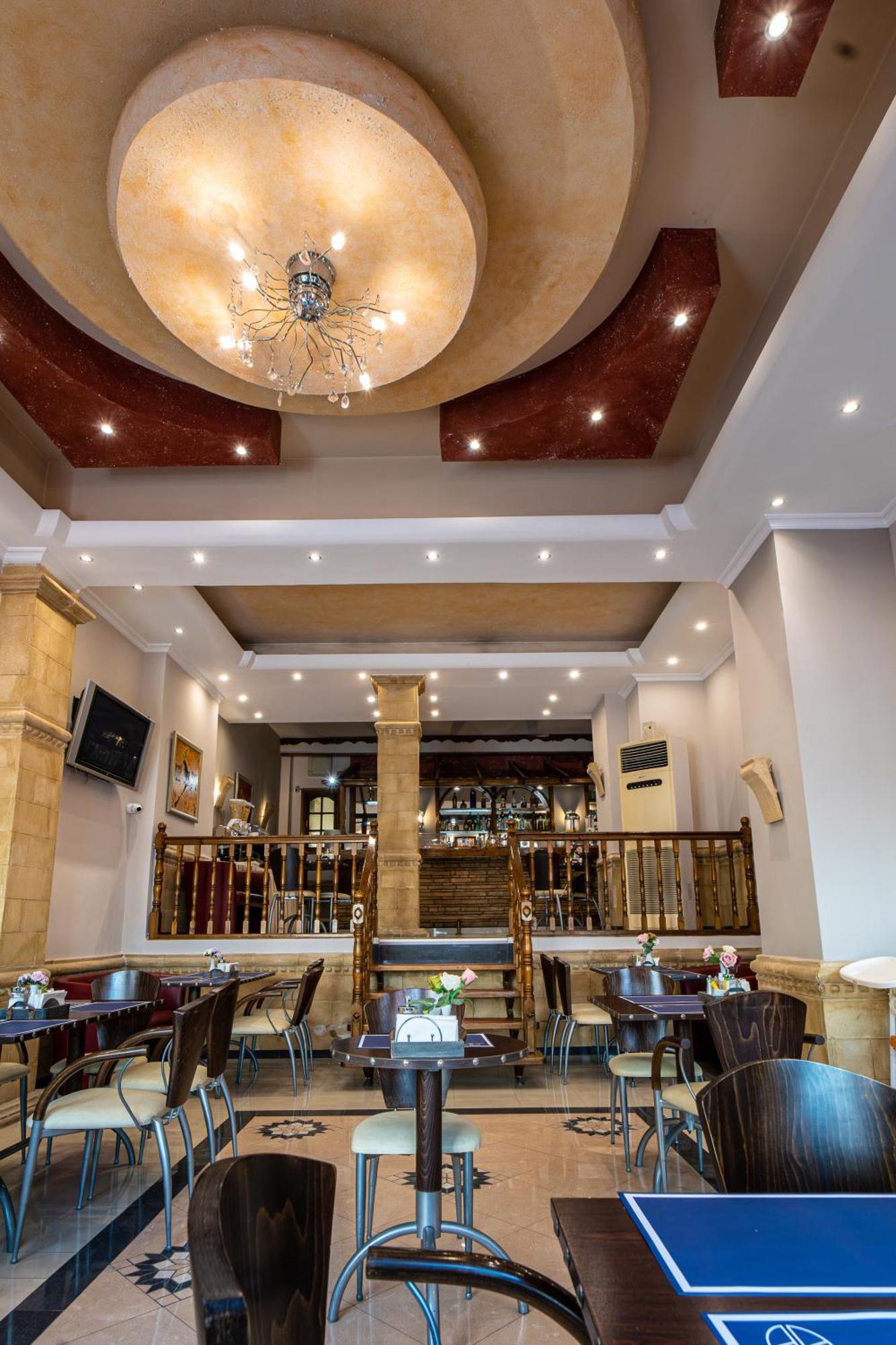 Argo Hotel Пирей Экстерьер фото