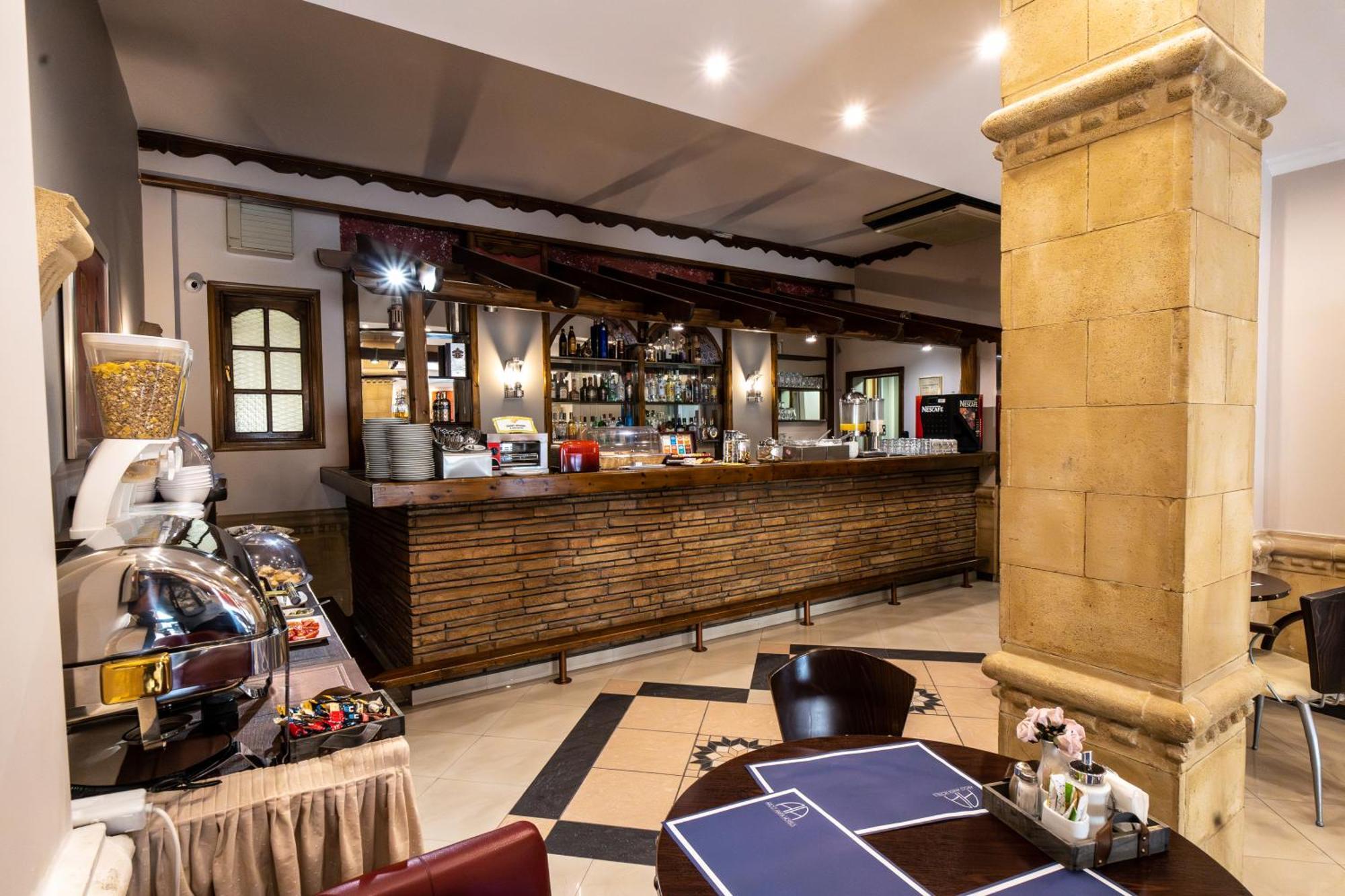 Argo Hotel Пирей Экстерьер фото